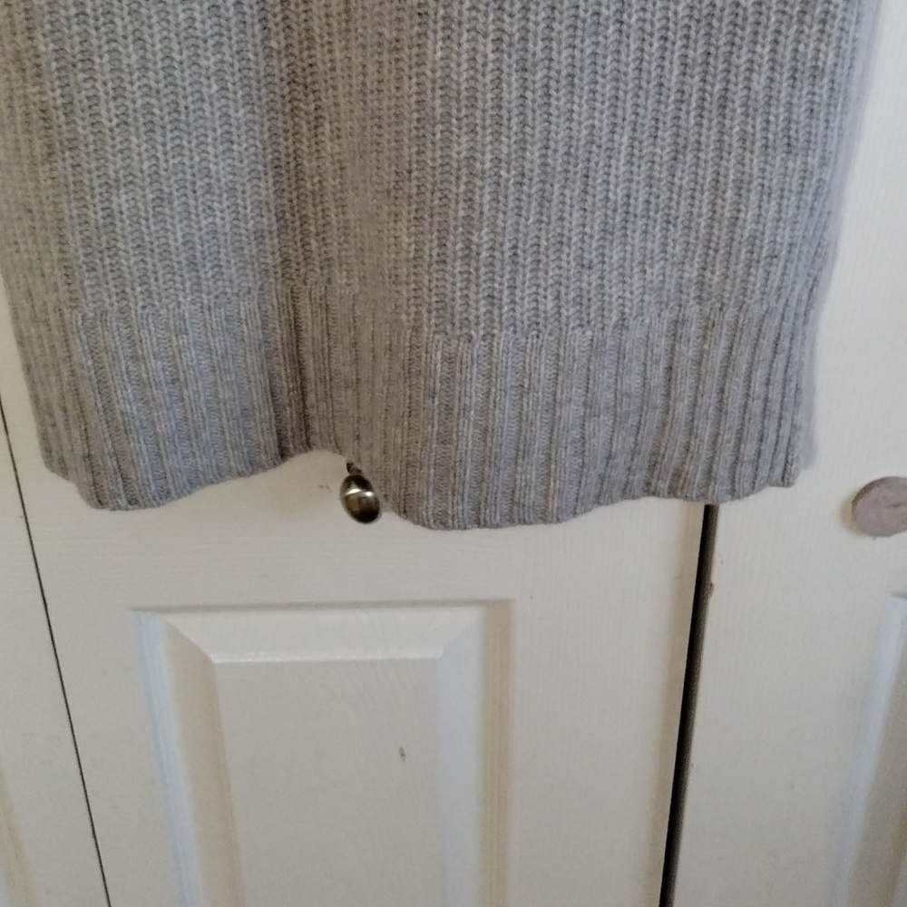 Sak's Fifth avenue 100 cashmere grey great Prepy size Medium - Picture 9 of 9